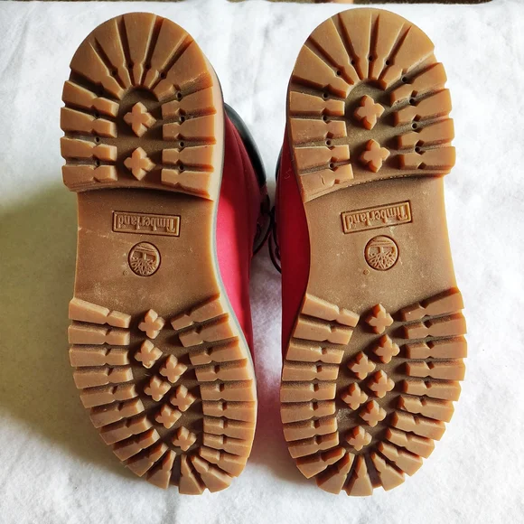 Timberland Chicago Bull's Red Boots with Black Details - Picture 16 of 16